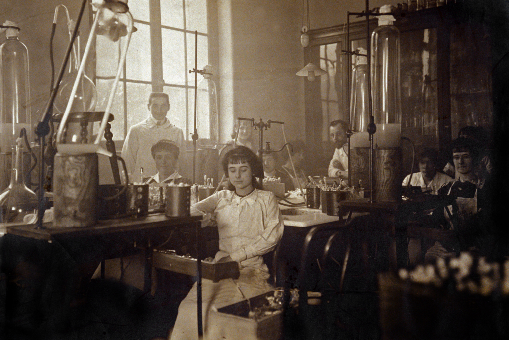 Félix d'Hérelle - Institut Pasteur Félix d'Hérelle - Institut Pasteur