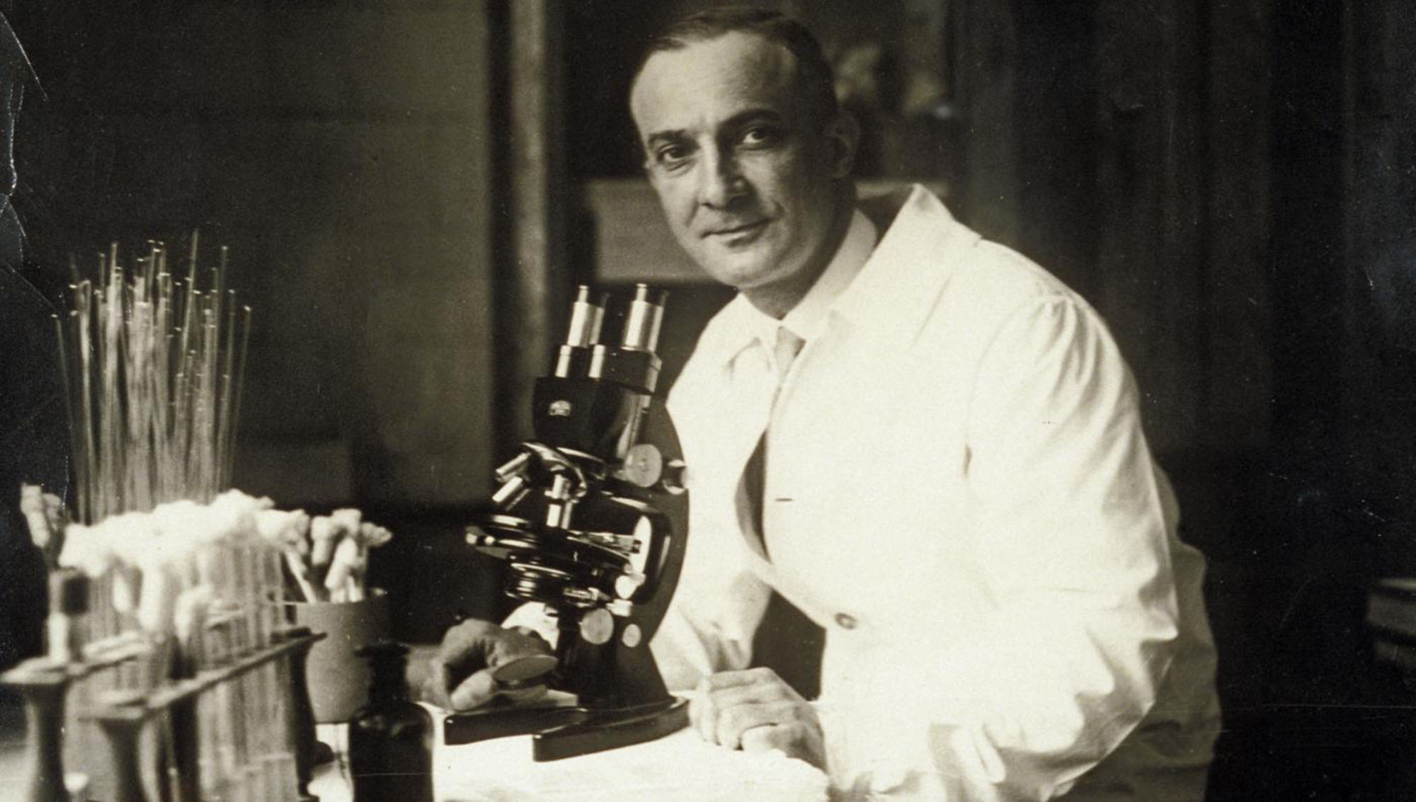 Jean Laigret (1893-1966) au laboratoire - Institut Pasteur