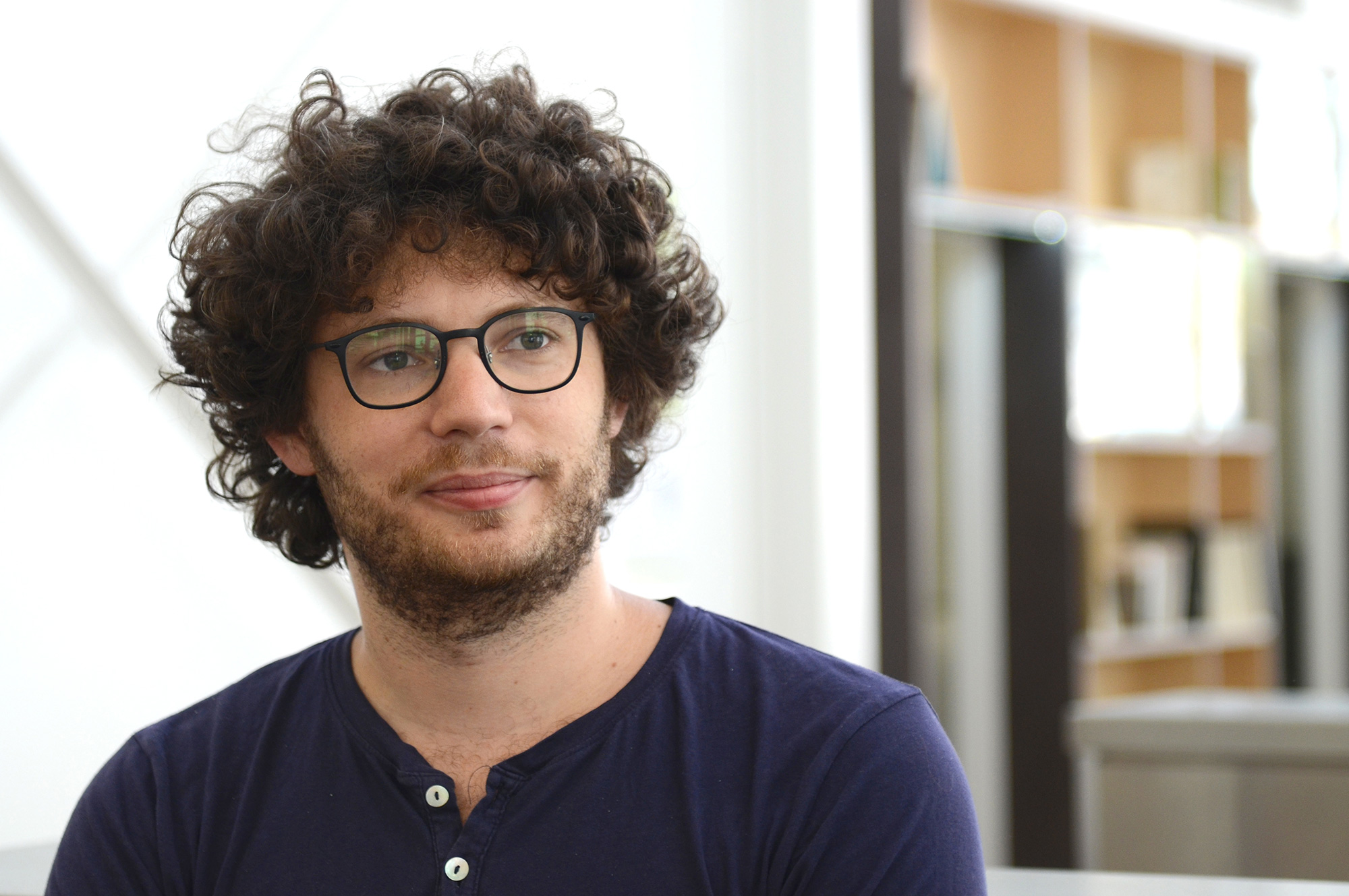 Victor Narat, vétérinaire dans l'unité du groupe Anthropologie médicale et environnement dirigé par Tamara Giles-Vernick à l'Institut Pasteur Victor Narat, vétérinaire dans l'unité du groupe Anthropologie médicale et environnement dirigé par Tamara Giles-Vernick à l'Institut Pasteur
