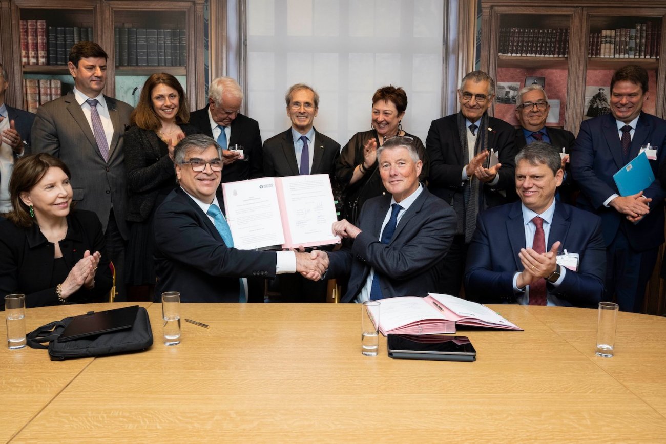 Signature des statuts de l'IP Sao Paulo Signature des statuts de l'IP Sao Paulo