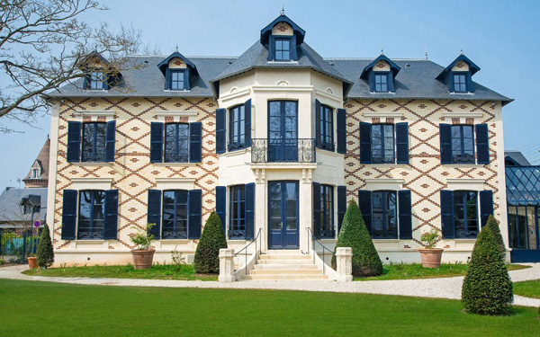 © Villa de Cabourg Les collections du musée de l'Institut Pasteur s’exposent à la Villa du Temps retrouvé à Cabourg