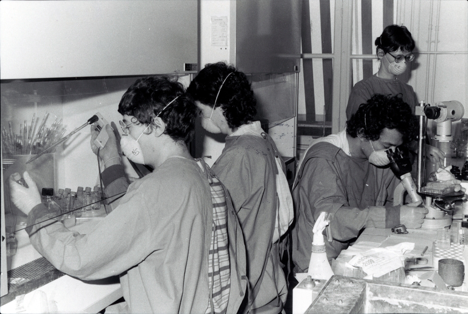 Laboratoire de recherche sur le sida à l'Institut Pasteur en 1985.