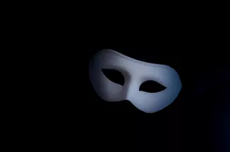 Masque représentation du syndrome de l'imposteur