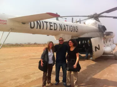 De gauche à droite : Jessica Vanhomwegen, Jean_claude Manuguerra et Camille Escadafal lors d'une mission