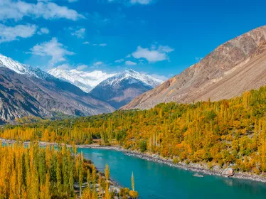 Photo illustrative, Automne dans la vallée de Ghizer. Région nord du Pakistan