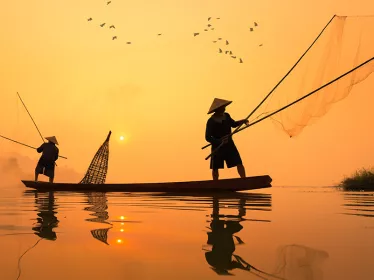 Photographie illustrative du Laos, pêcheurs à l'aube sur le Mékong