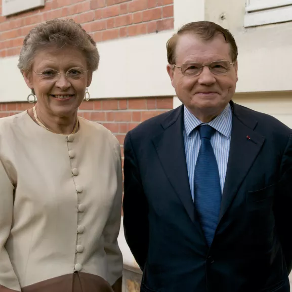 Françoise Barré-Sinoussi et Luc Montagnier, prix Nobel de médecine 2008 pour leurs travaux portant sur la découverte du rétrovirus responsable du sida en 1983 à l'Institut Pasteur. 10 octobre 2008.