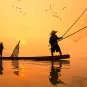 Photographie illustrative du Laos, pêcheurs à l'aube sur le Mékong