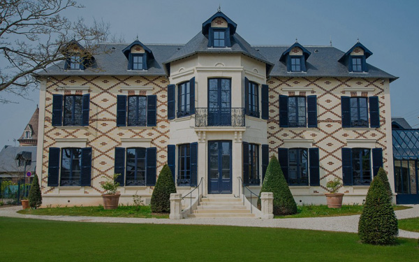 Les collections du musée de l'Institut Pasteur s’exposent à la Villa du Temps retrouvé à Cabourg
