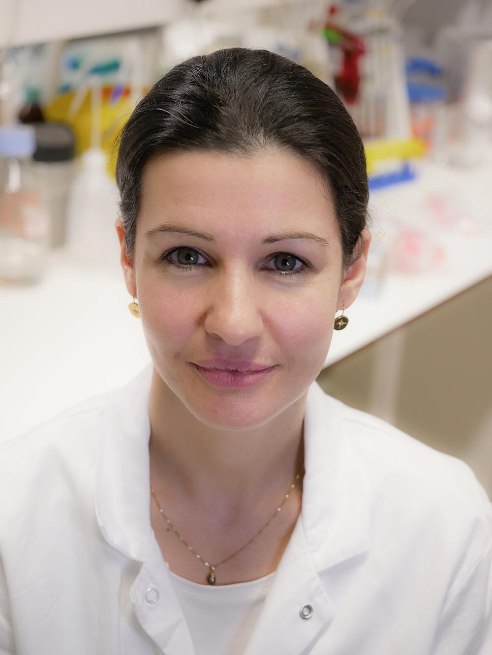 Emelyne Lécuyer, post-doctorante - Institut Pasteur Emelyne Lécuyer, post-doctorante - Institut Pasteur