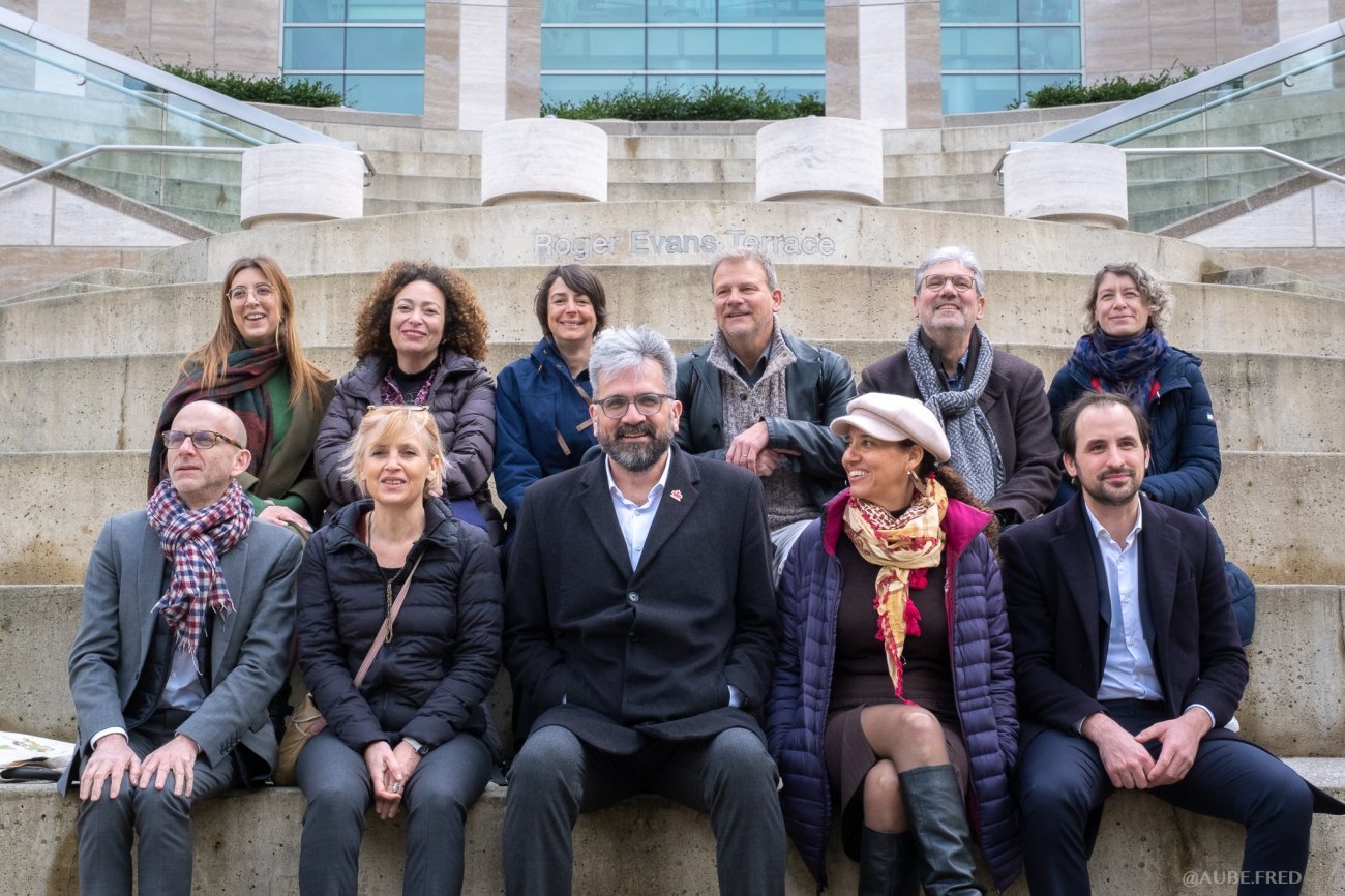 Institut Pasteur and QBI group photo in front of Genentech Hall at UCSF