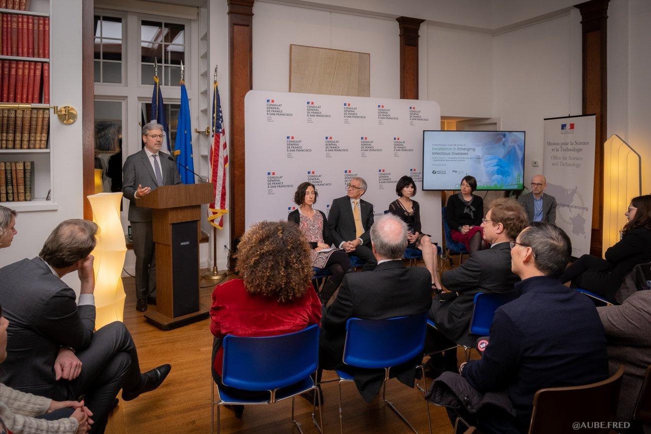 Institut Pasteur SF déplacement C D'Enfert presenting at Panel held at Residence de France 