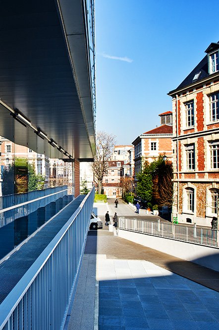 Bâtiment moderne et historique