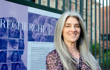 Molly Ingersollportrait photo devant l'Institut Pasteur de Paris