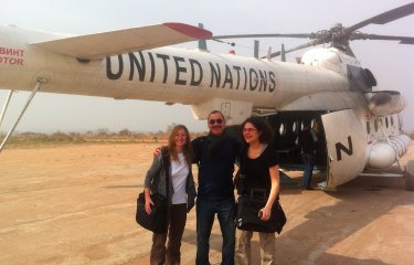 De gauche à droite : Jessica Vanhomwegen, Jean_claude Manuguerra et Camille Escadafal lors d'une mission